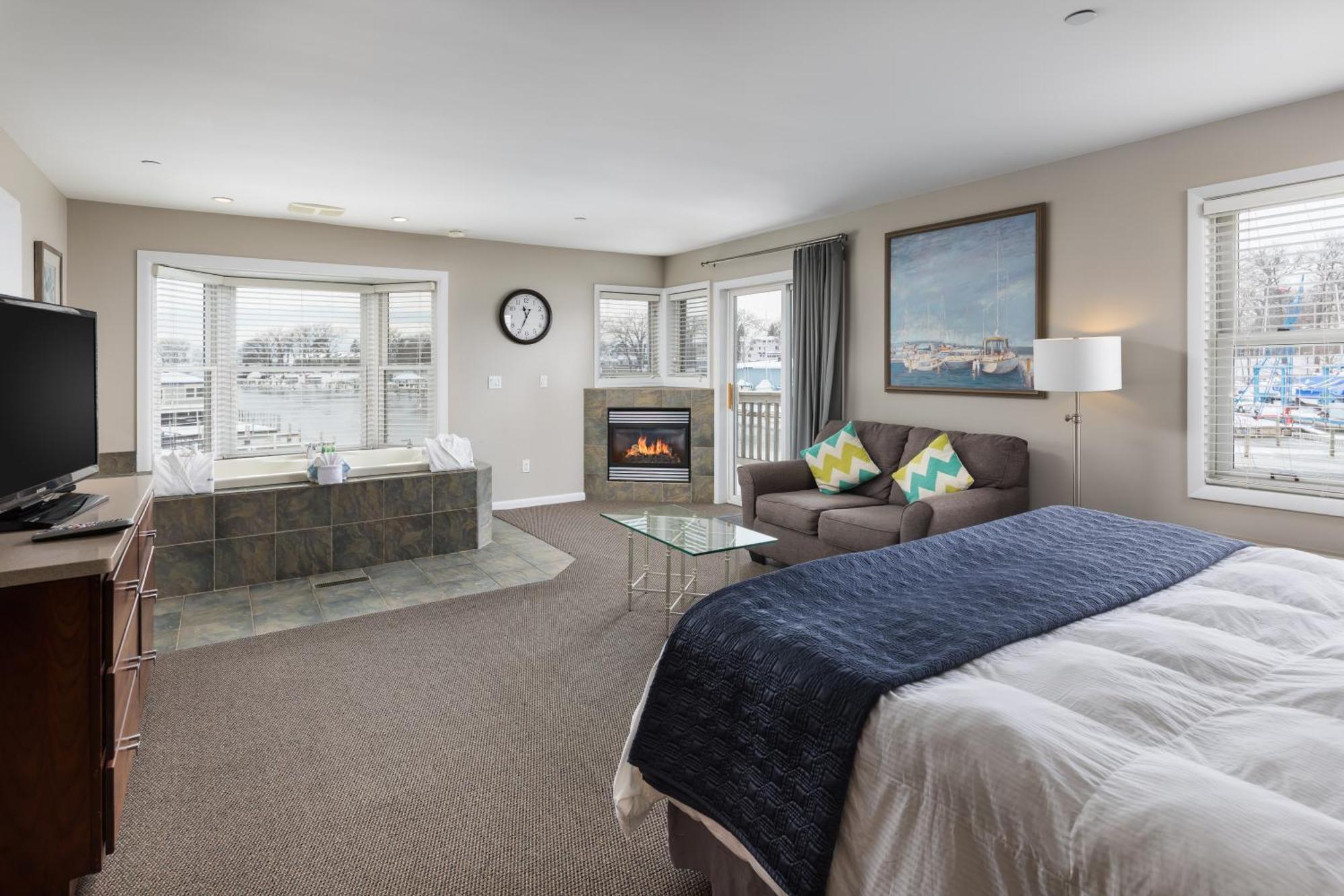 Old Harbor Inn South Haven Room photo