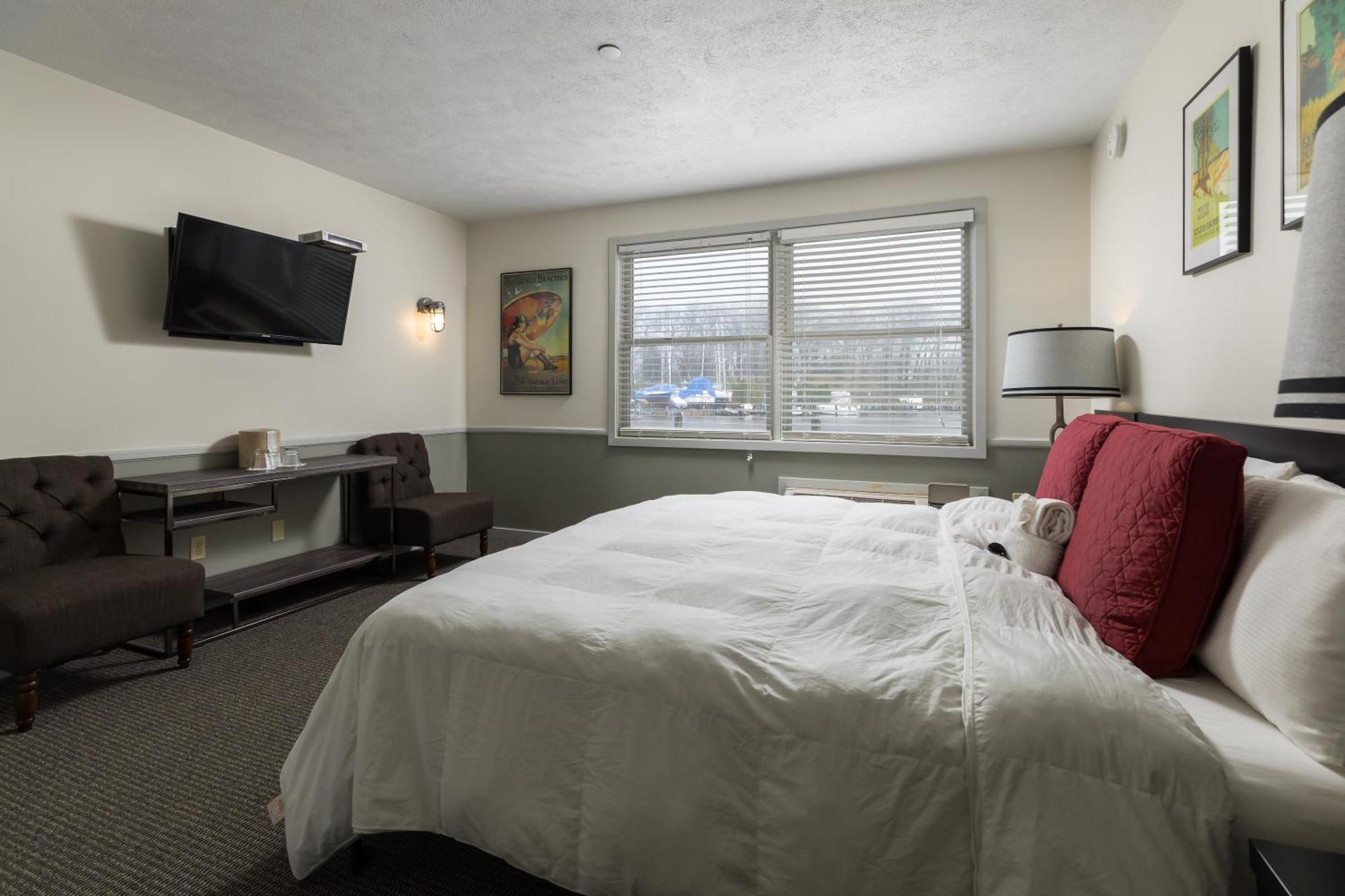 Old Harbor Inn South Haven Room photo