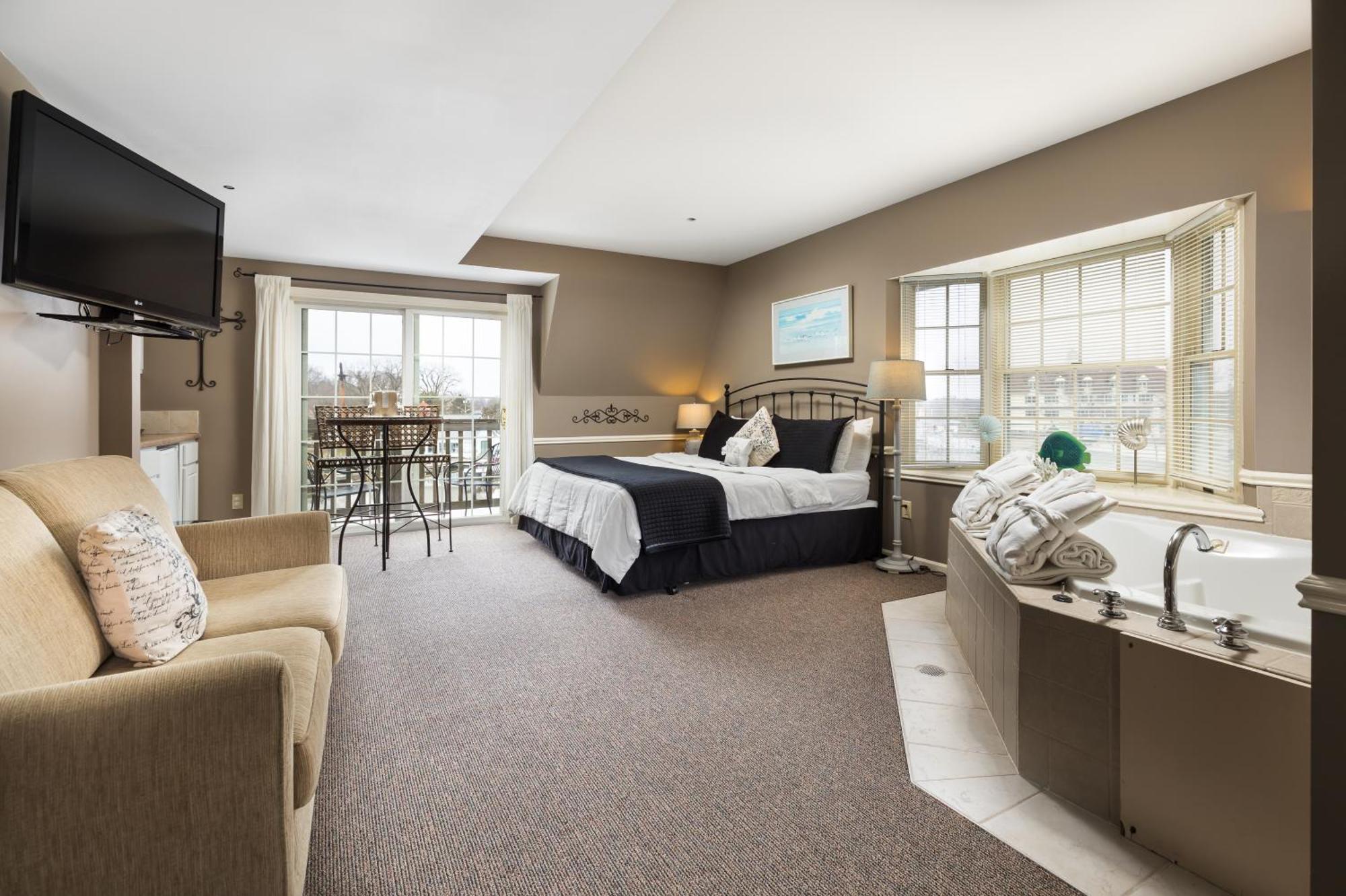 Old Harbor Inn South Haven Room photo